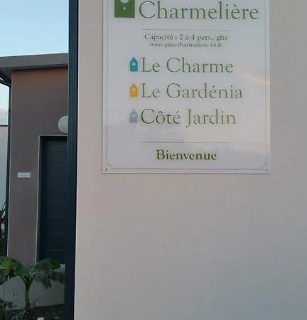 Cote Jardin - Les Gites De La Charmeliere